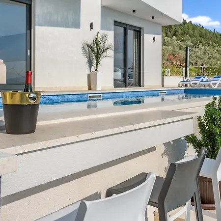 Willa Luxury Sagnia, 4 En-suite Bedrooms, Sea Views Makarska