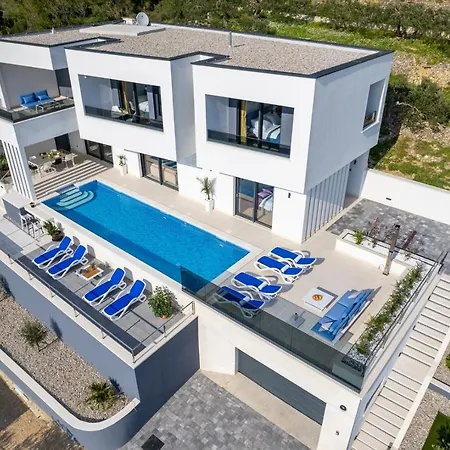 New Luxury Sagnia, 4 En-suite Bedrooms, Sea Views Makarska