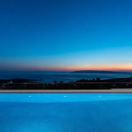 New Luxury Sagnia, 4 En-suite Bedrooms, Sea Views *