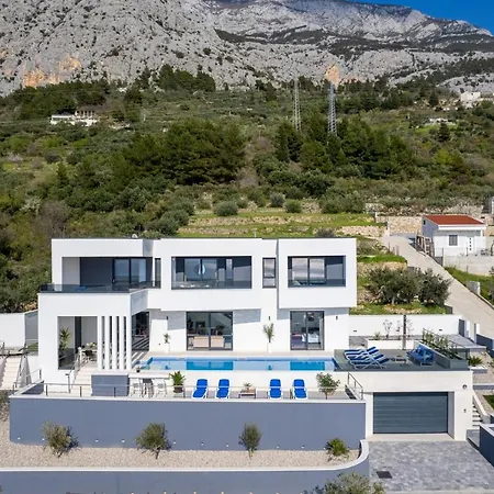 New Luxury Sagnia, 4 En-suite Bedrooms, Sea Views *