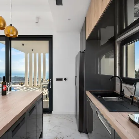 New Luxury Sagnia, 4 En-suite Bedrooms, Sea Views