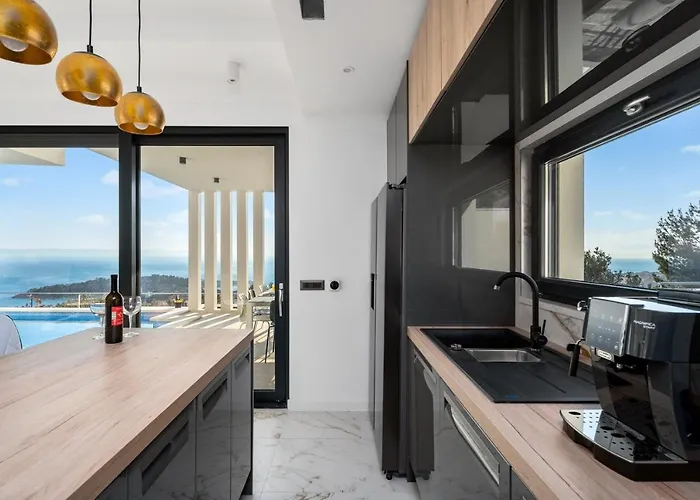 Luxury Sagnia, 4 En-suite Bedrooms, Sea Views
